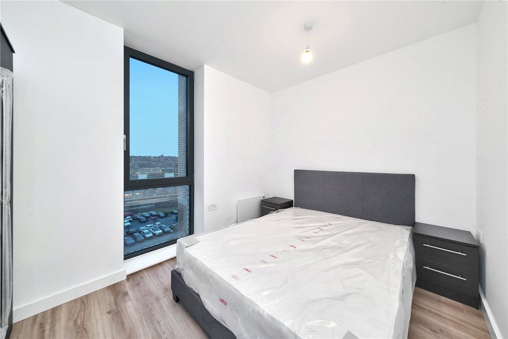 Additional image 3 of 2 bed flat to rentViva Court, Kimpton Road, Luton LU2