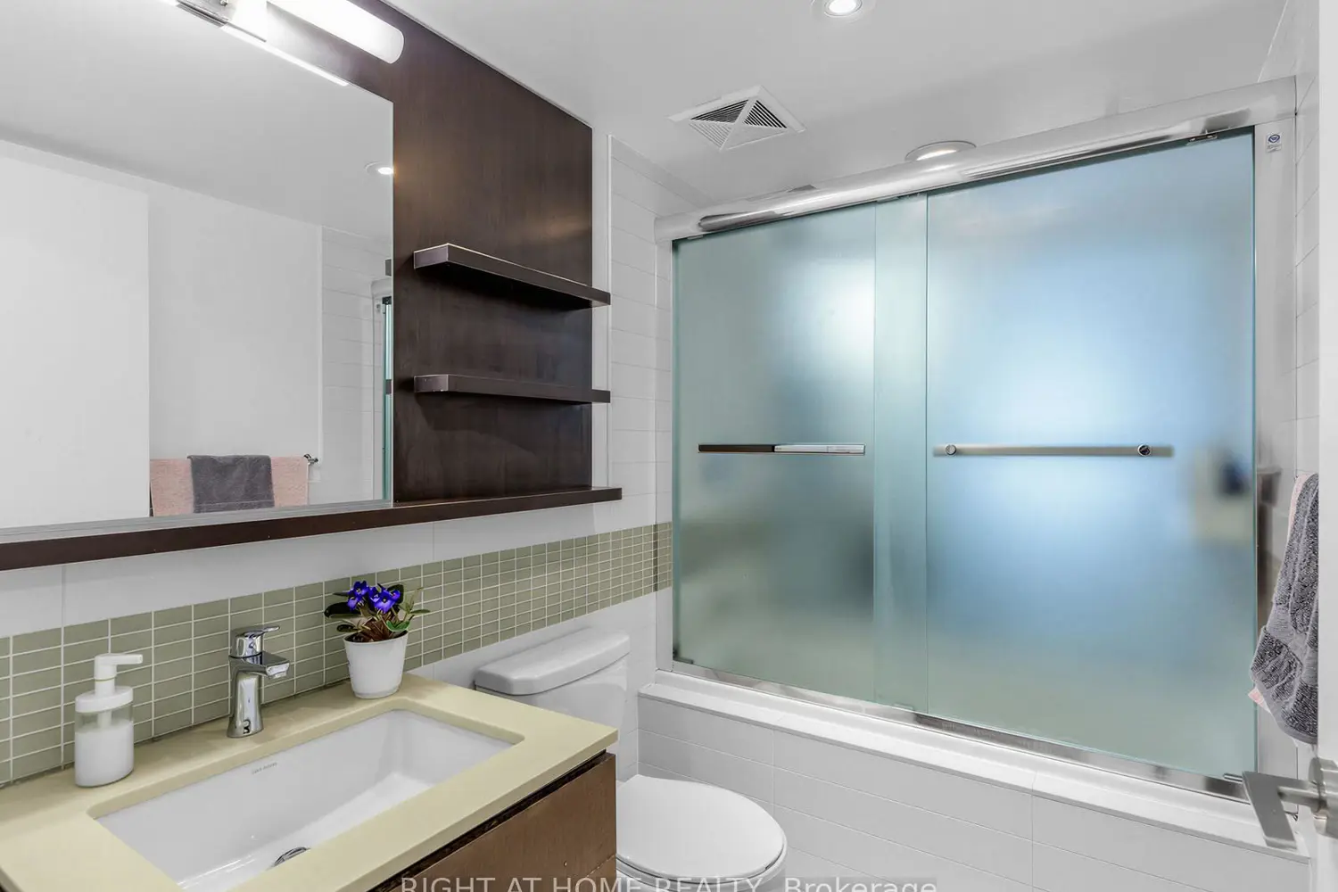Additional image 16 of 295 Adelaide Street 1210