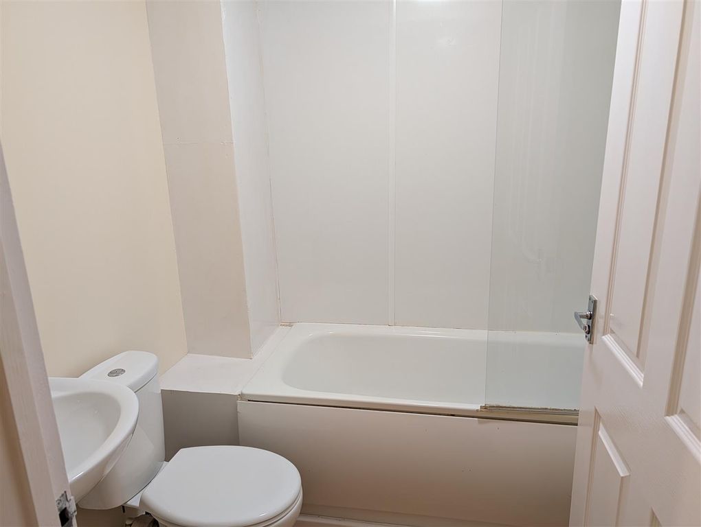 Additional image 4 of 2 bed flat to rentMeyrick Street, Pembroke Dock SA72