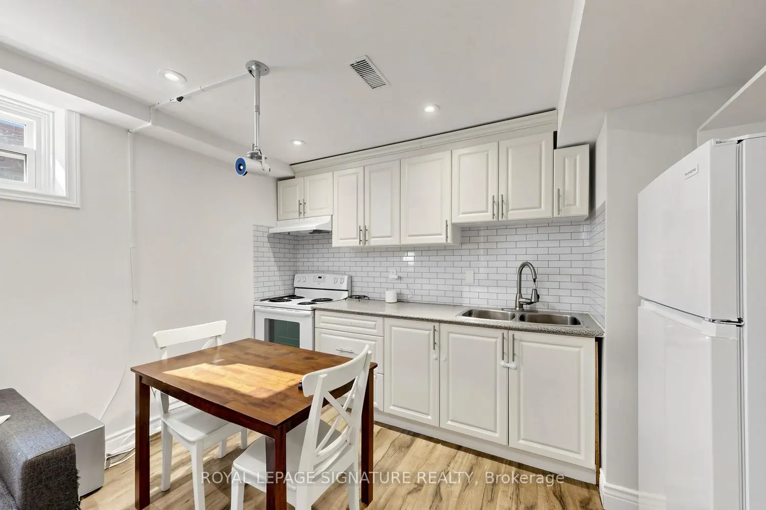 Additional image 9 of 33 Neapolitan Drive