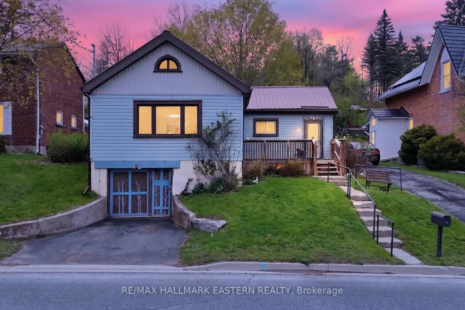 60 Ridge Street photo 2