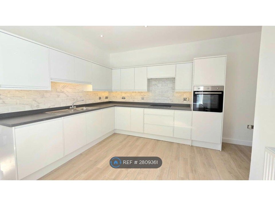 5 bed terraced house to rentThe Walk, Ebbw Vale NP23