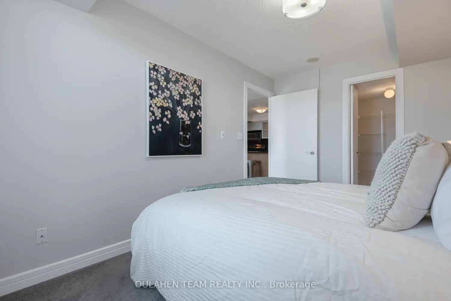 16 Harrison Garden Boulevard 309 photo 5