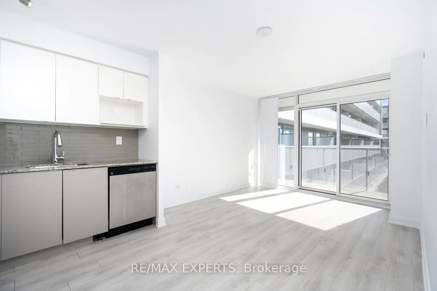 160 Flemington Road 416 photo 4
