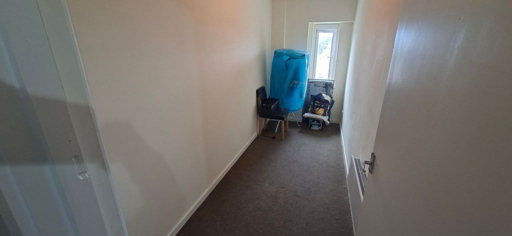 Additional image 5 of 2 bed flat to rentMain Street, Pembroke SA71