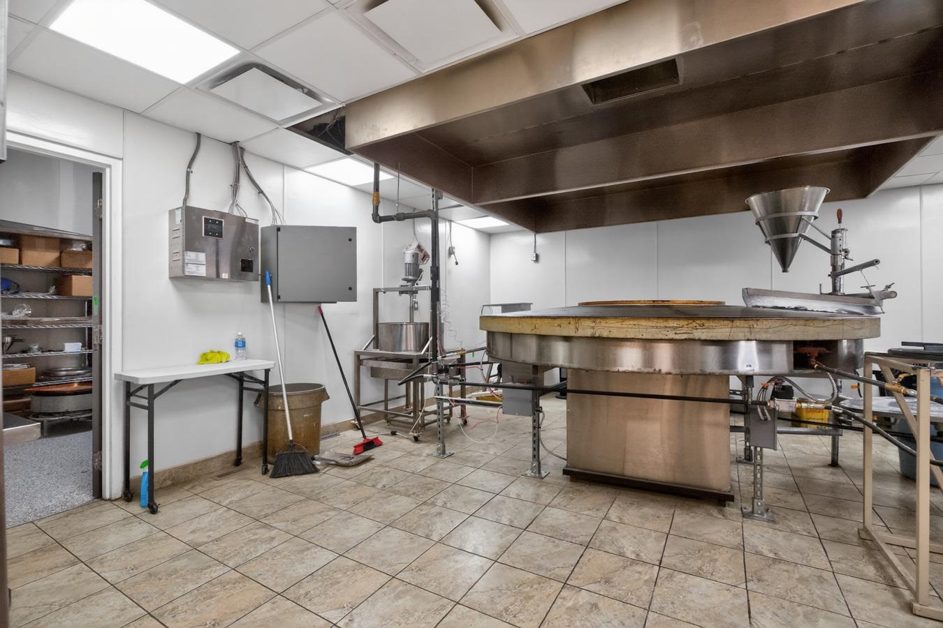 Additional image 3 of 12525 127 Street, Edmonton, AB, T5L1A3