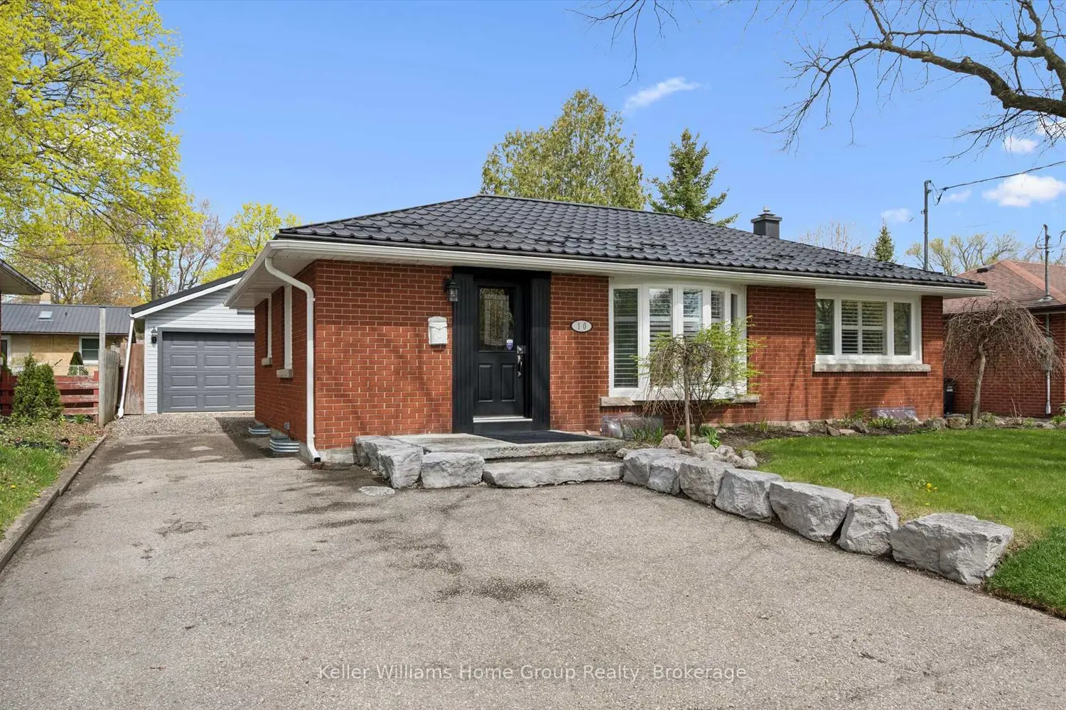 10 Sumac Place photo 4