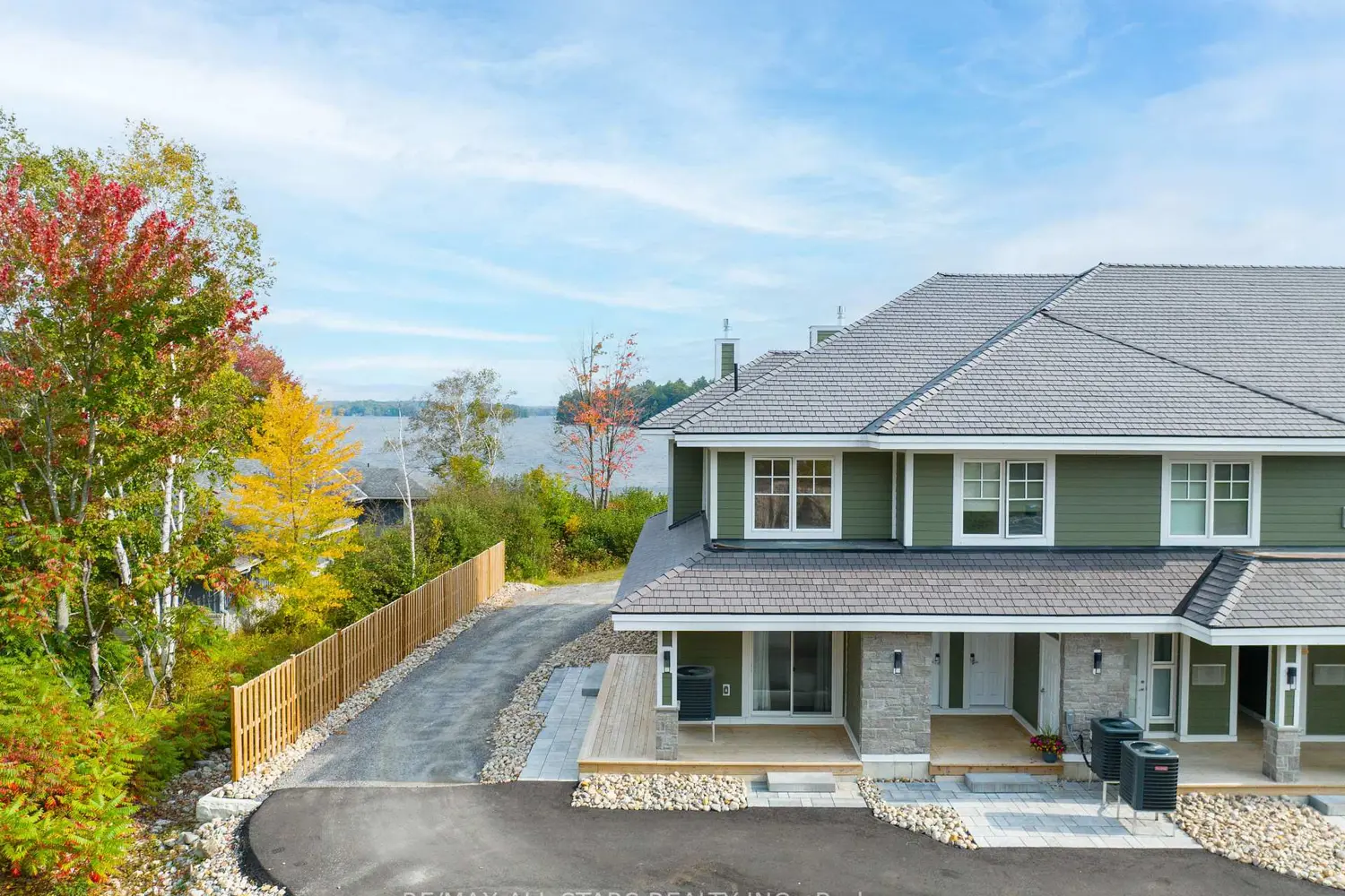 1869 Muskoka Road 118 31