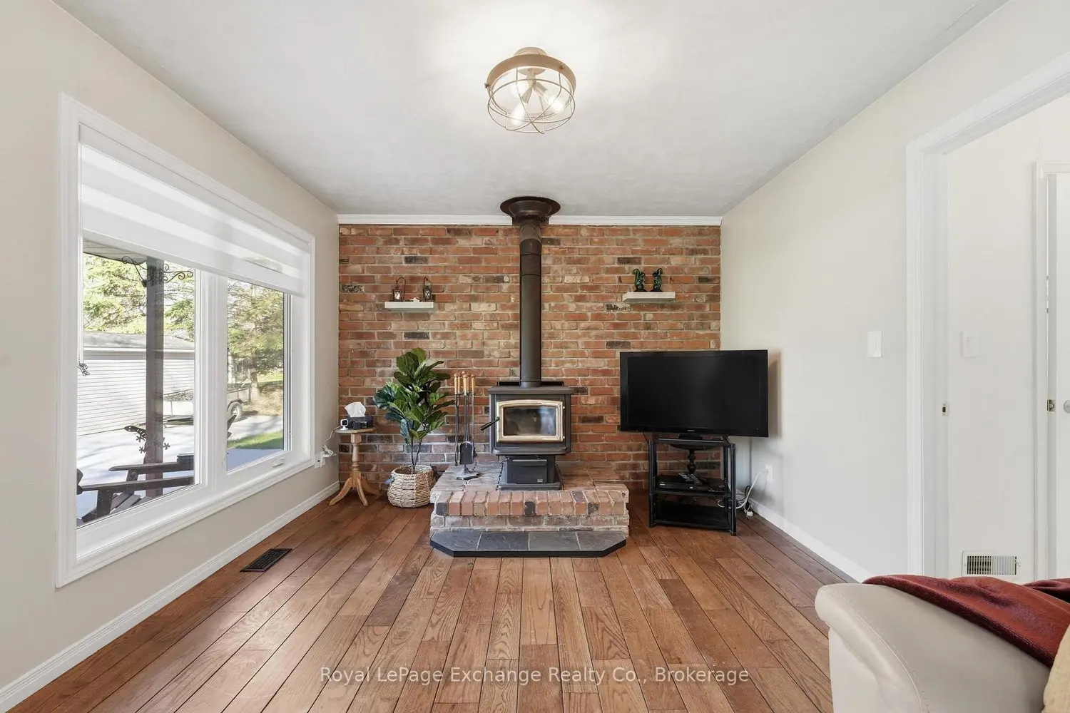 924 Tanglewood Drive photo 3