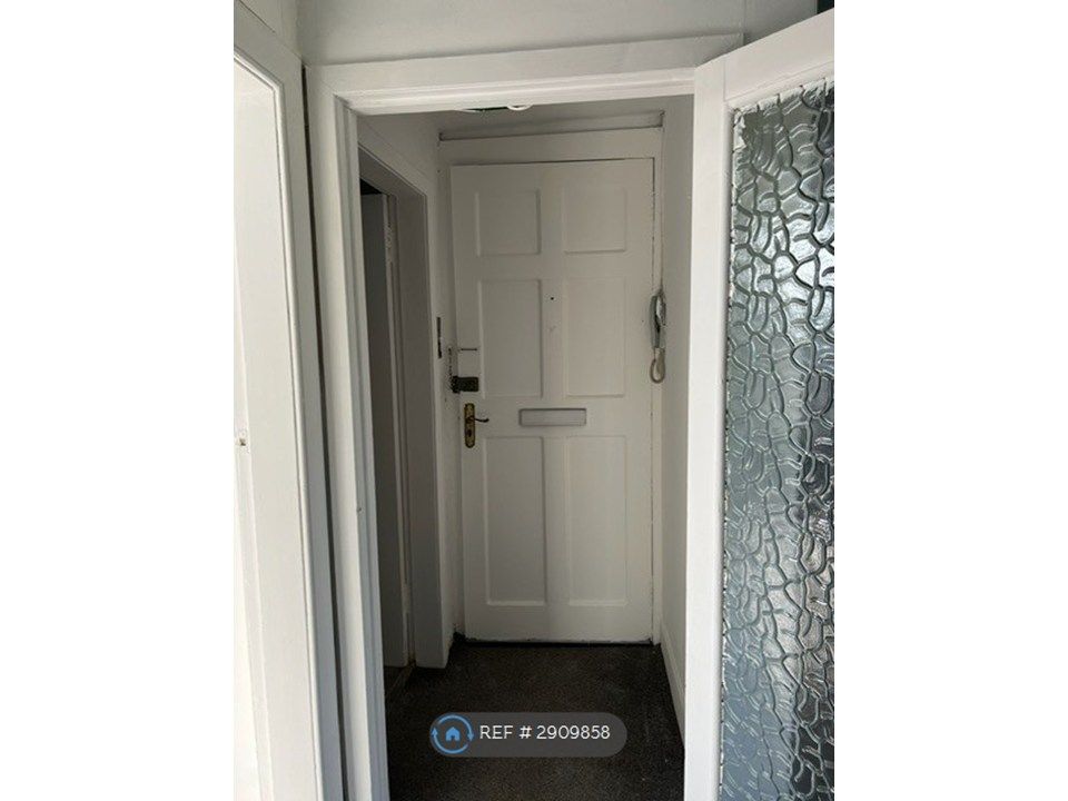 Additional image 4 of 1 bed flat to rentFullarton St, Kilmarnock KA1