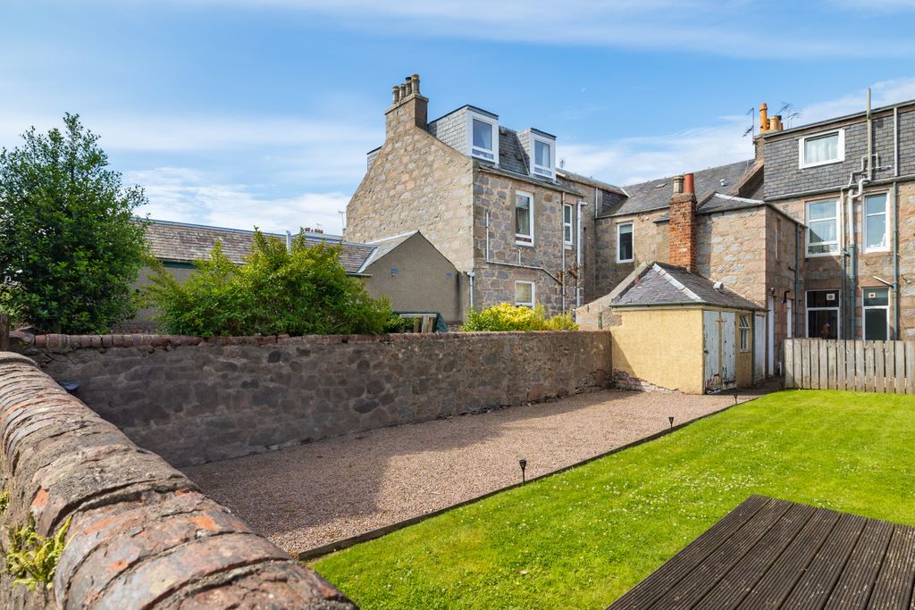 5 bed semi-detached house to rentMile-End Place, Aberdeen AB15