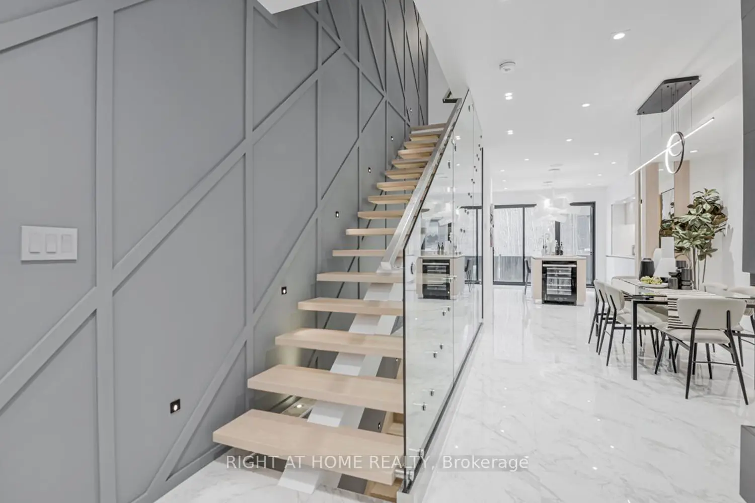 675 Huron Street photo 5
