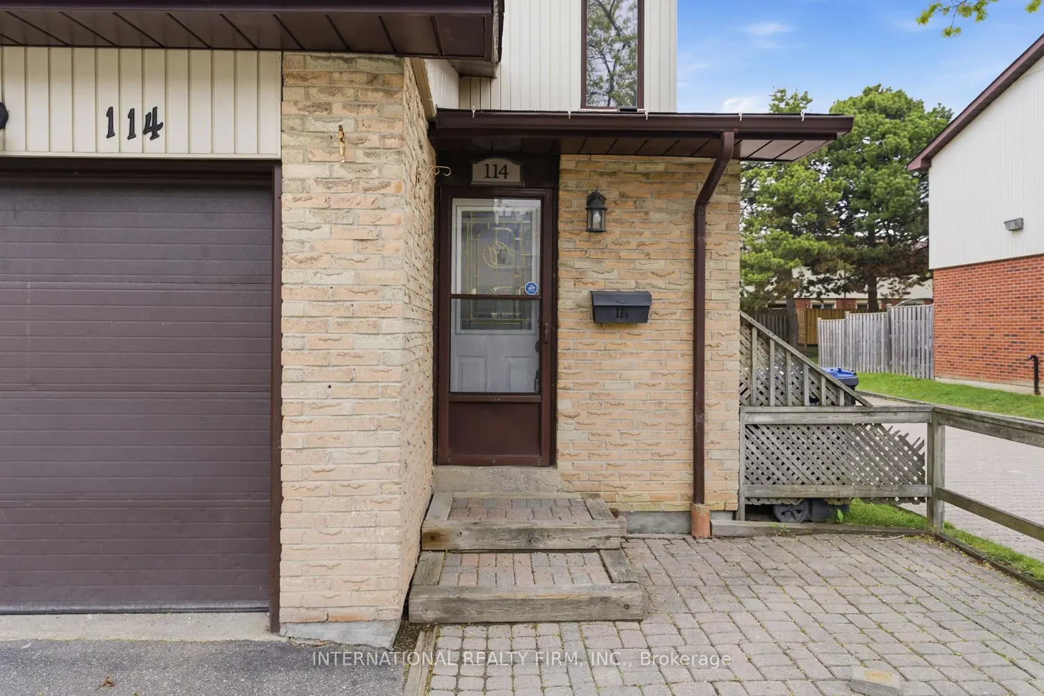 114 Foster Crescent 114