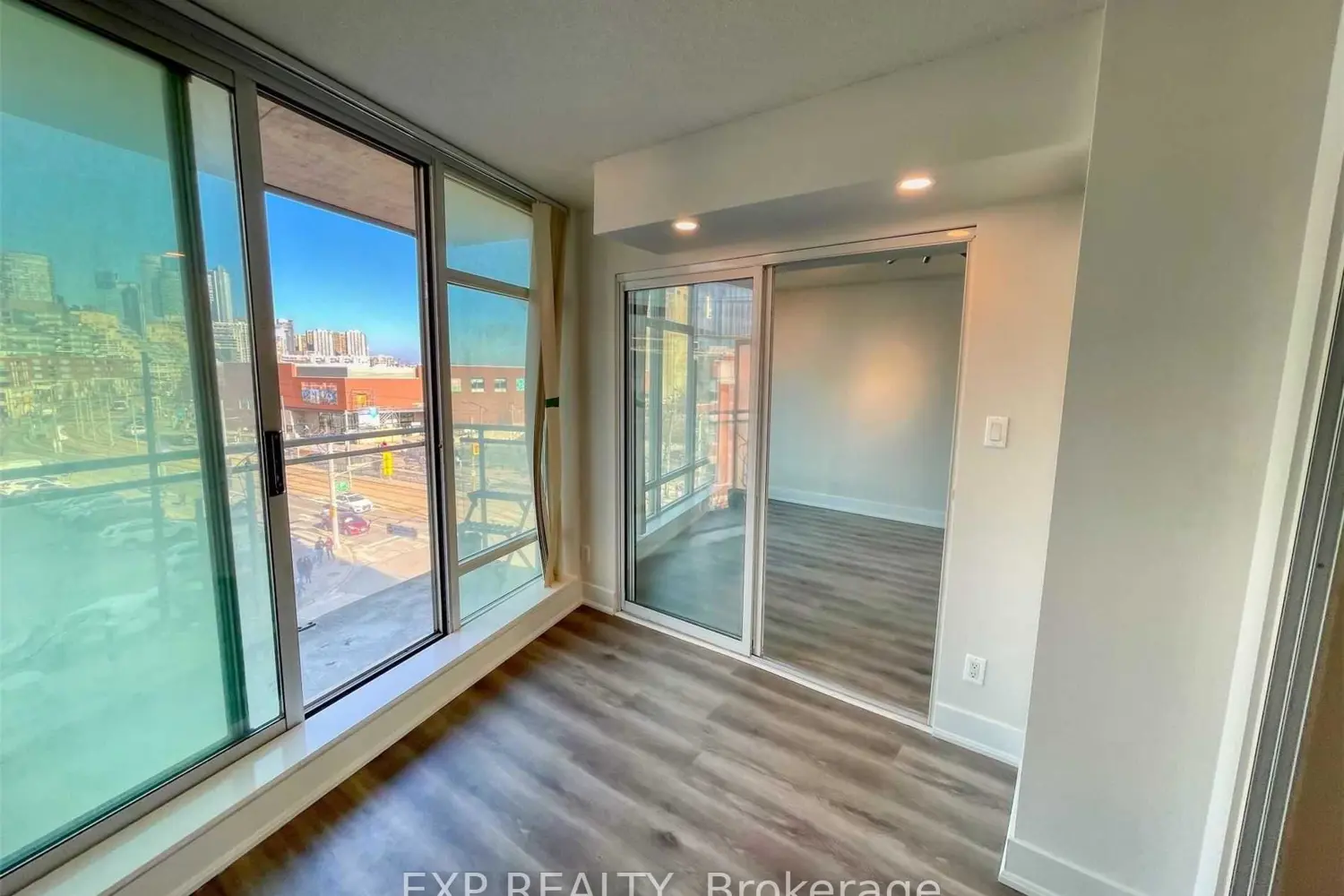 Additional image 5 of 650 Queens Quay 306