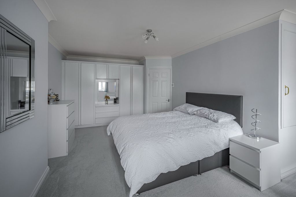 Additional image 8 of 2 bed flat for saleParkfields Road, Bridgend CF31