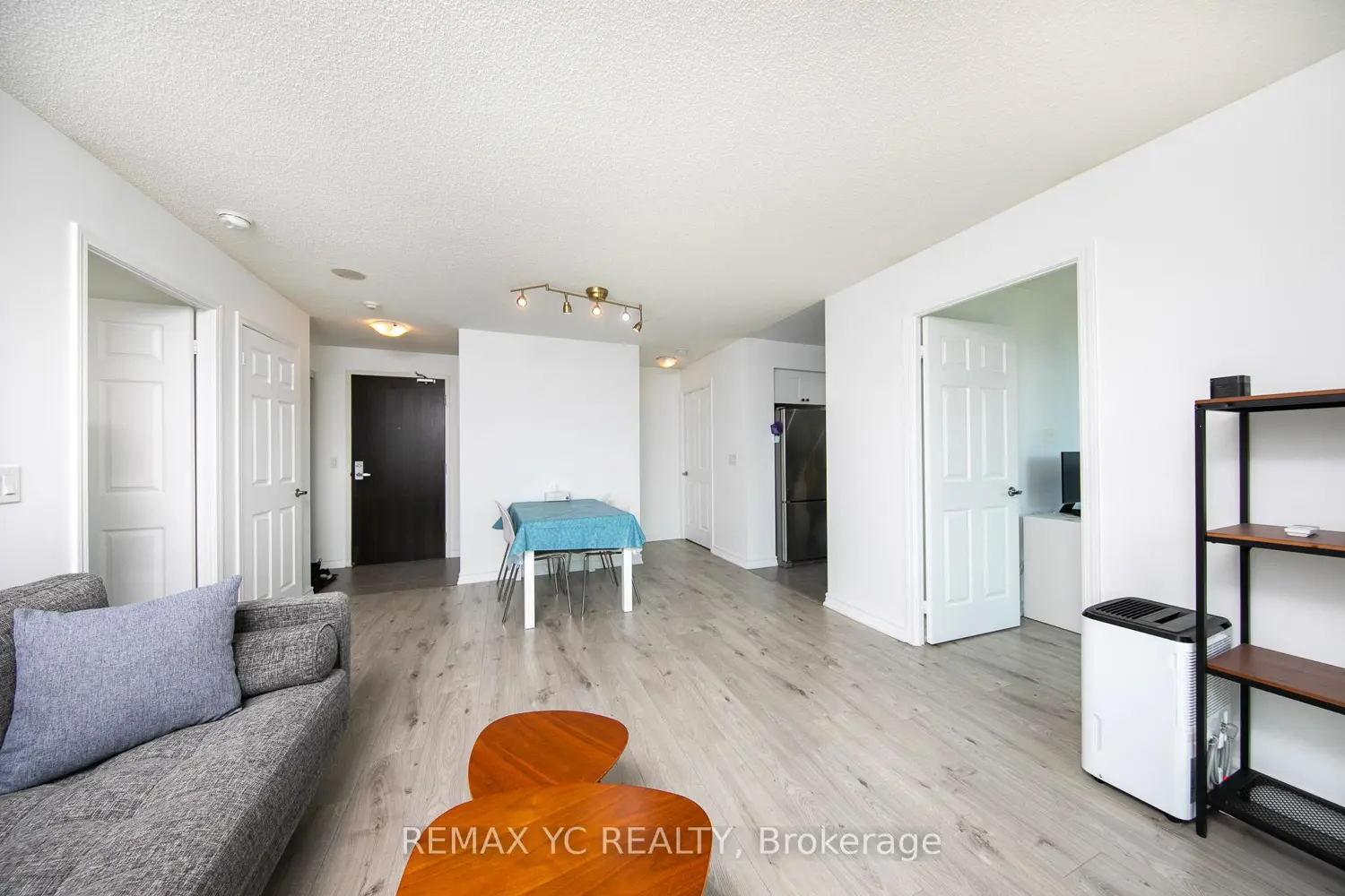 25 Lower Simcoe Street 808 photo 3