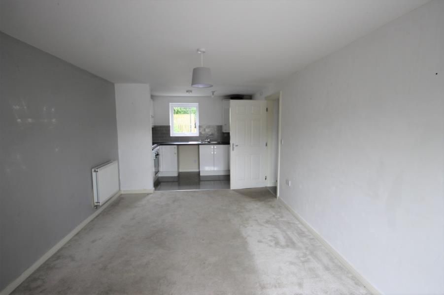 2 bed flat to rentFerridays Fields TF7 photo 5