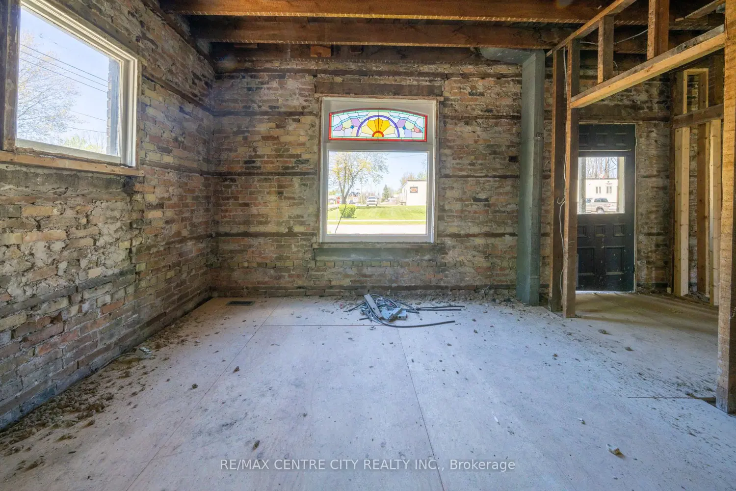 240 Maitland Street photo 3