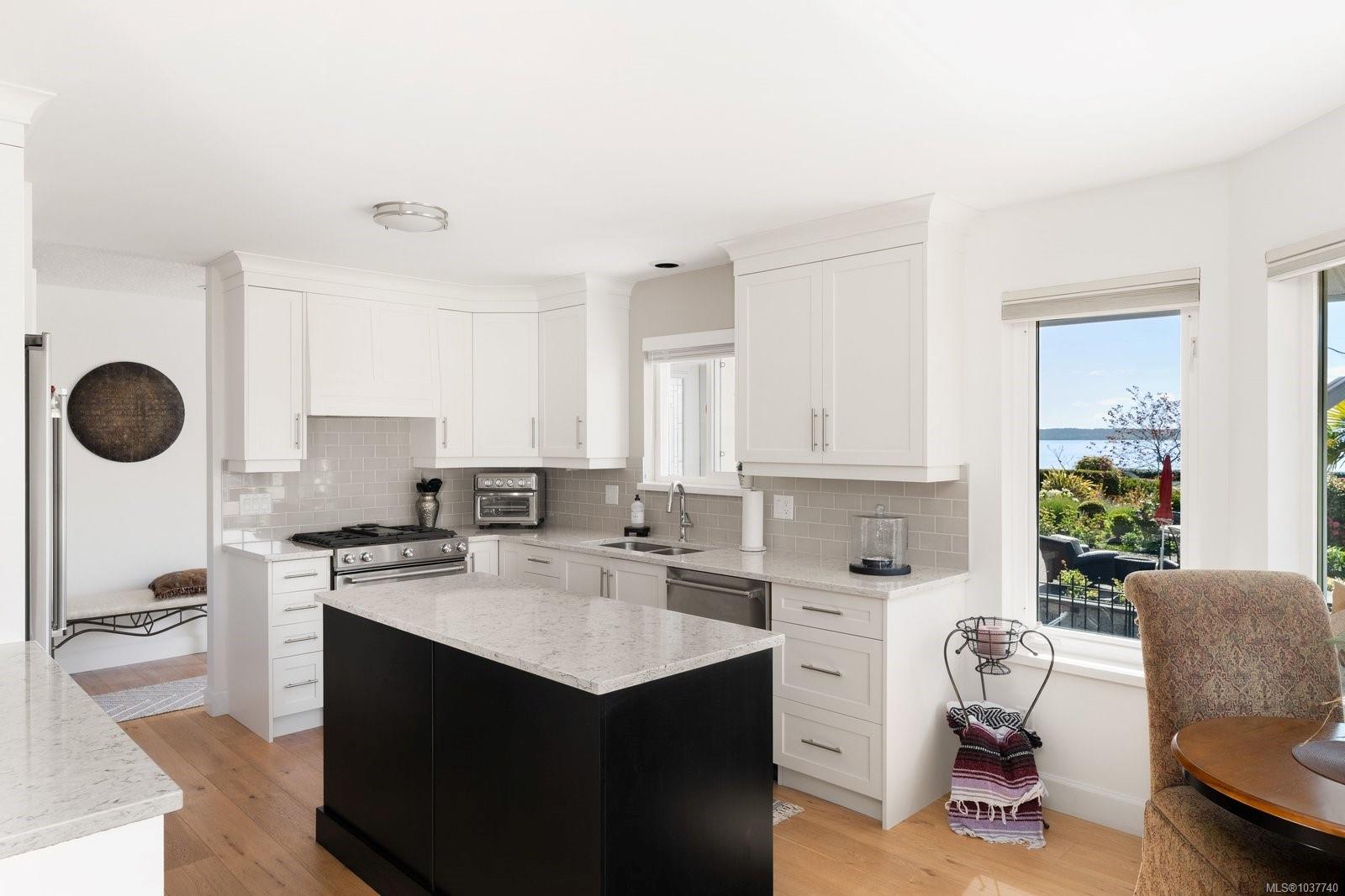 Additional image 3 of 2282 Frost Avenue, Sidney, BC, V8L 1P9