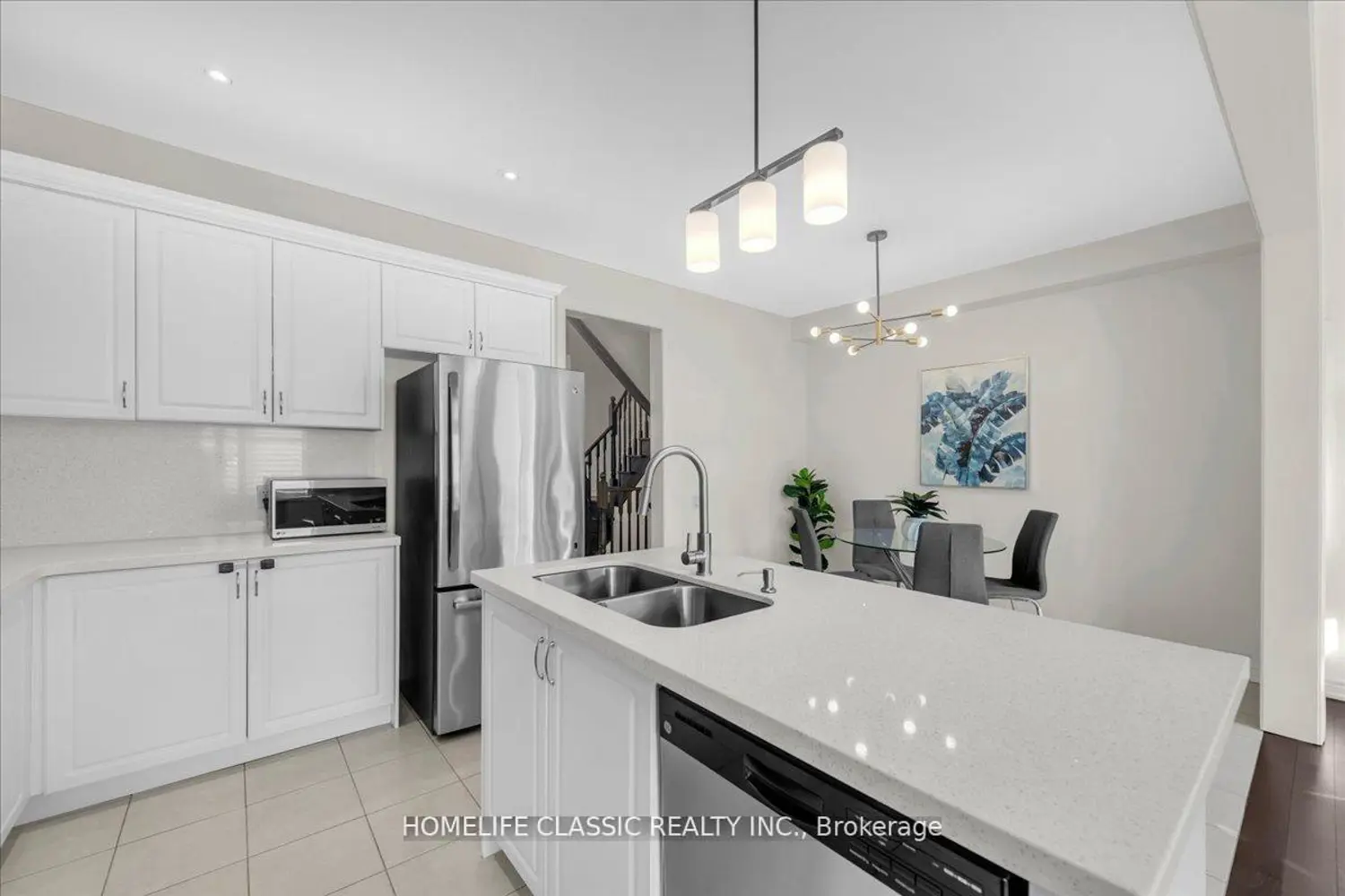 82 Blackberry Valley Crescent photo 4