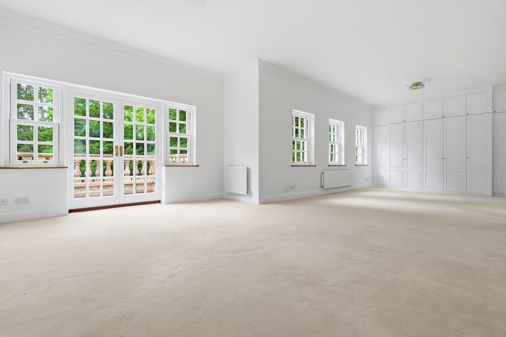 Additional image 11 of 5 bed detached house to rentWellington Avenue, Virginia Water GU25