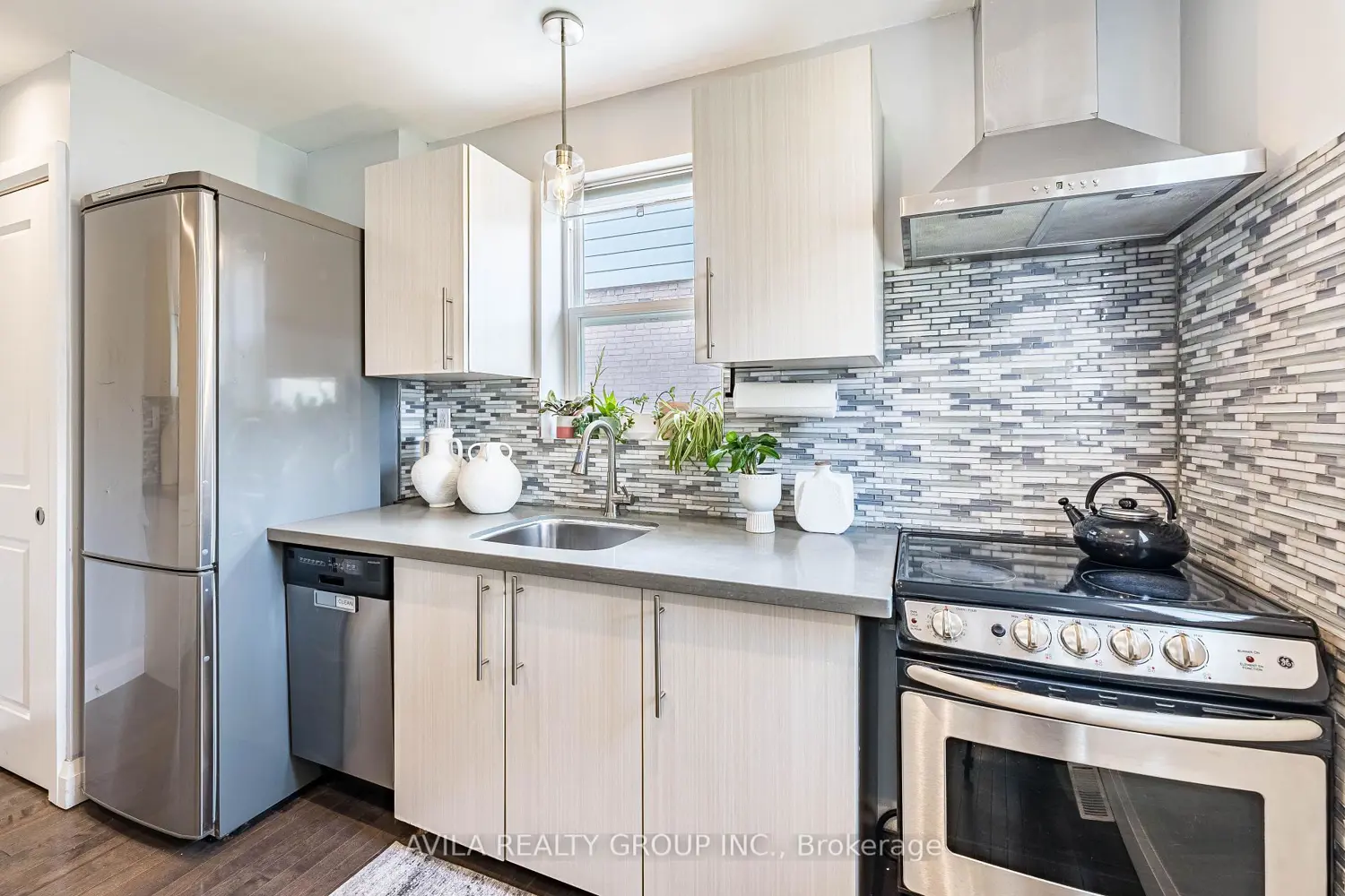 7 Edmund Avenue photo 4