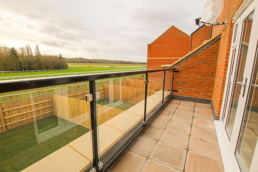 Additional image 5 of 3 bed town house to rentFairstone, Newbury RG14