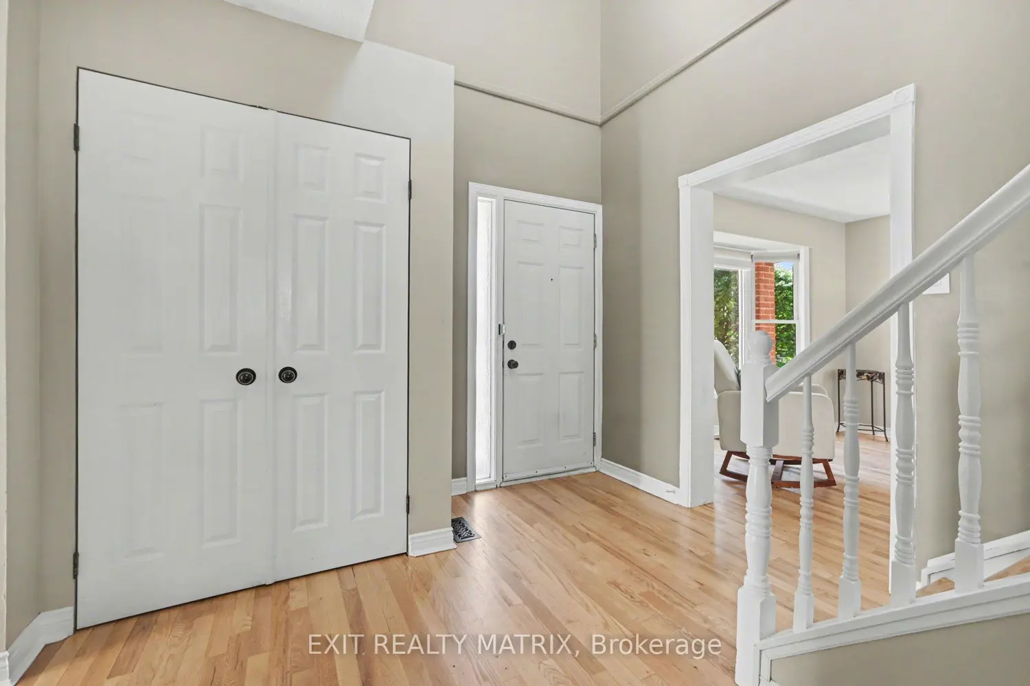 1583 Sunview Drive photo 2