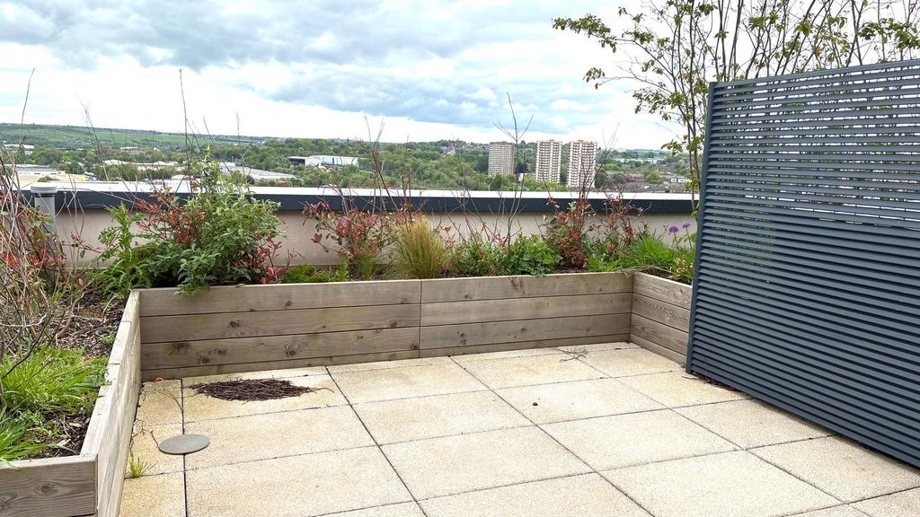 Additional image 4 of 3 bed flat to rentSpringwell Gardens, Whitehall Road, Leeds LS12