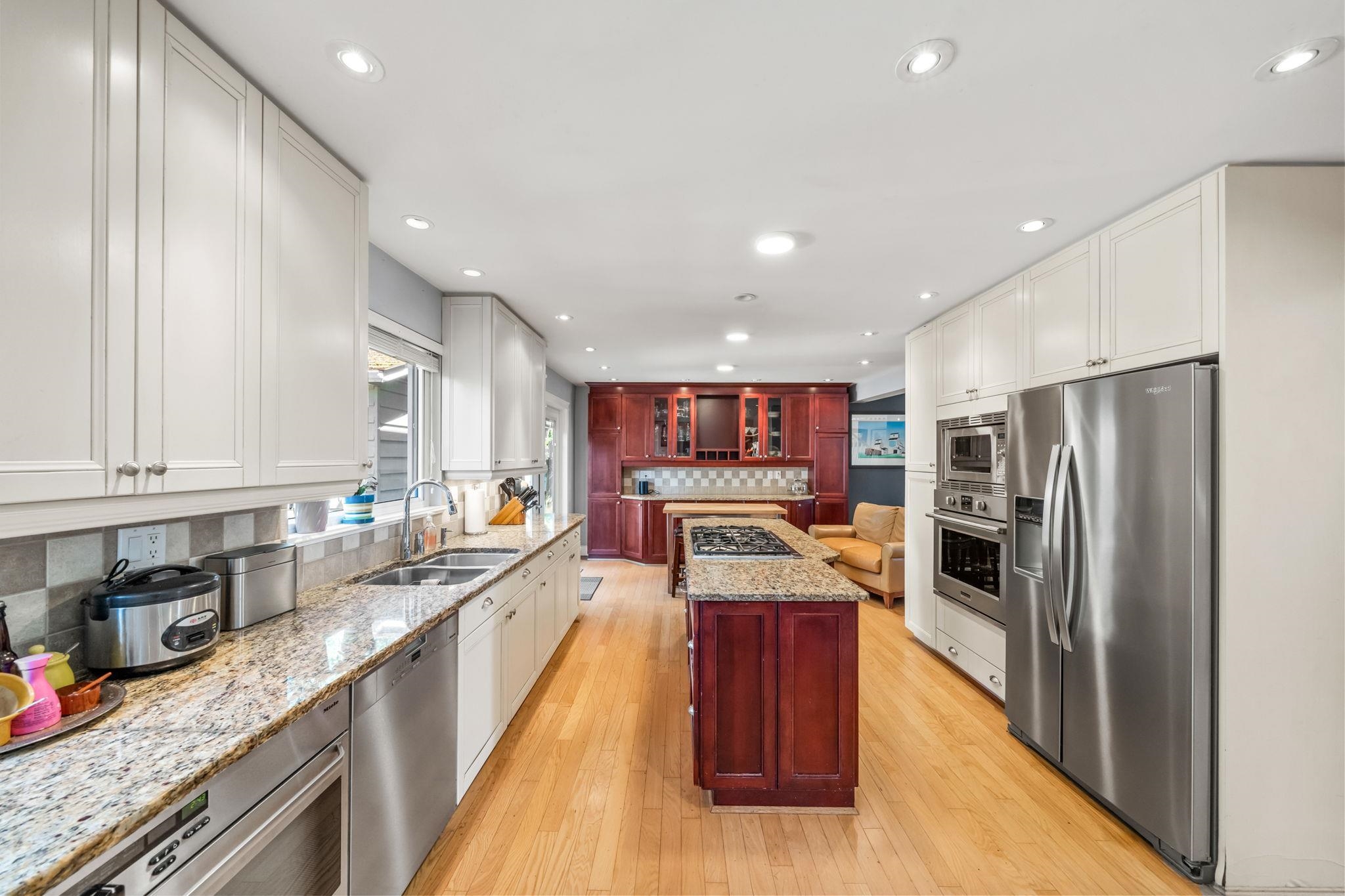 Additional image 3 of 230 22nd Street W, North Vancouver, BC, V7M 2A1