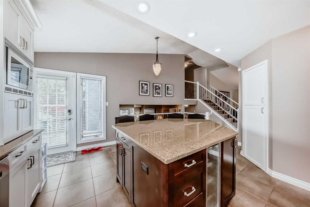 Additional image 4 of 139 Wood Valley Bay SW, Calgary, AB, T2W 5Y2