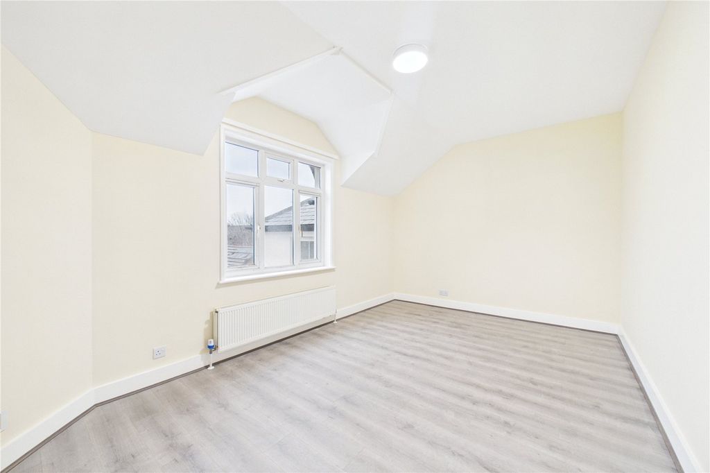 Additional image 5 of 2 bed flat to rentAndover Road, Newbury, Berkshire RG14