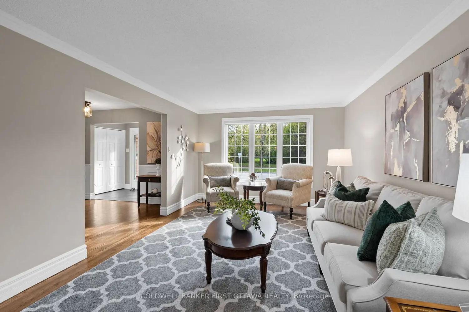 42 Hampel Crescent photo 2