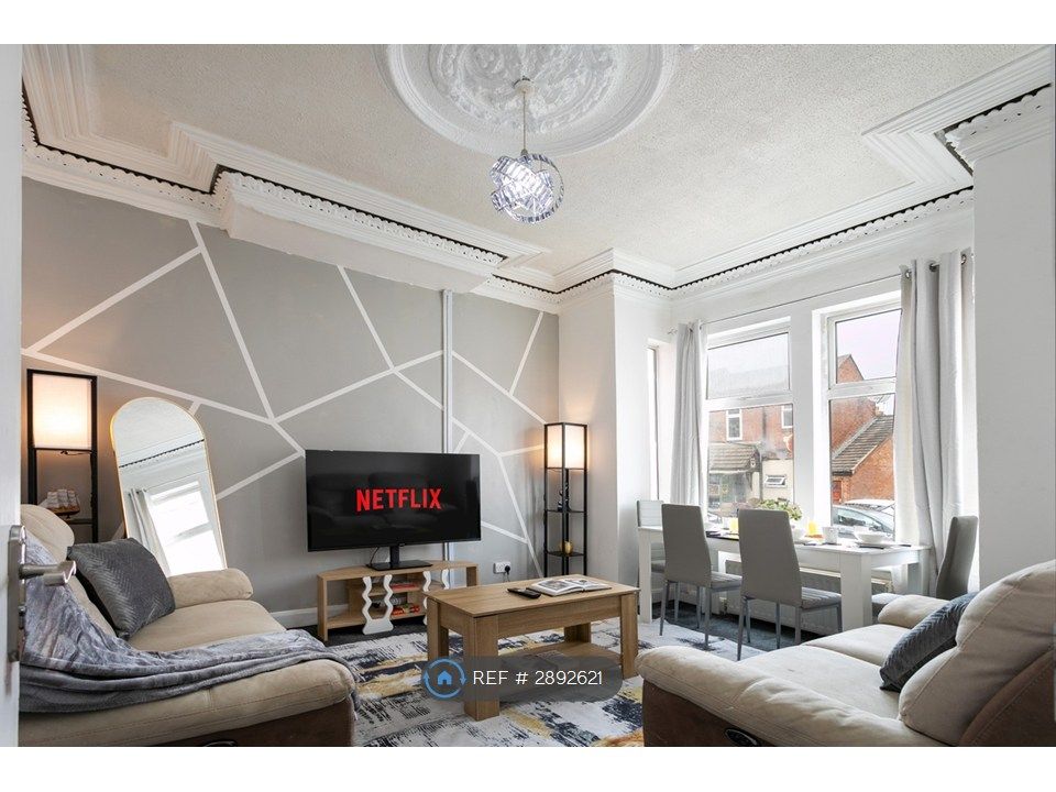 6 bed terraced house to rentSaint Peters Road, Leicester LE2