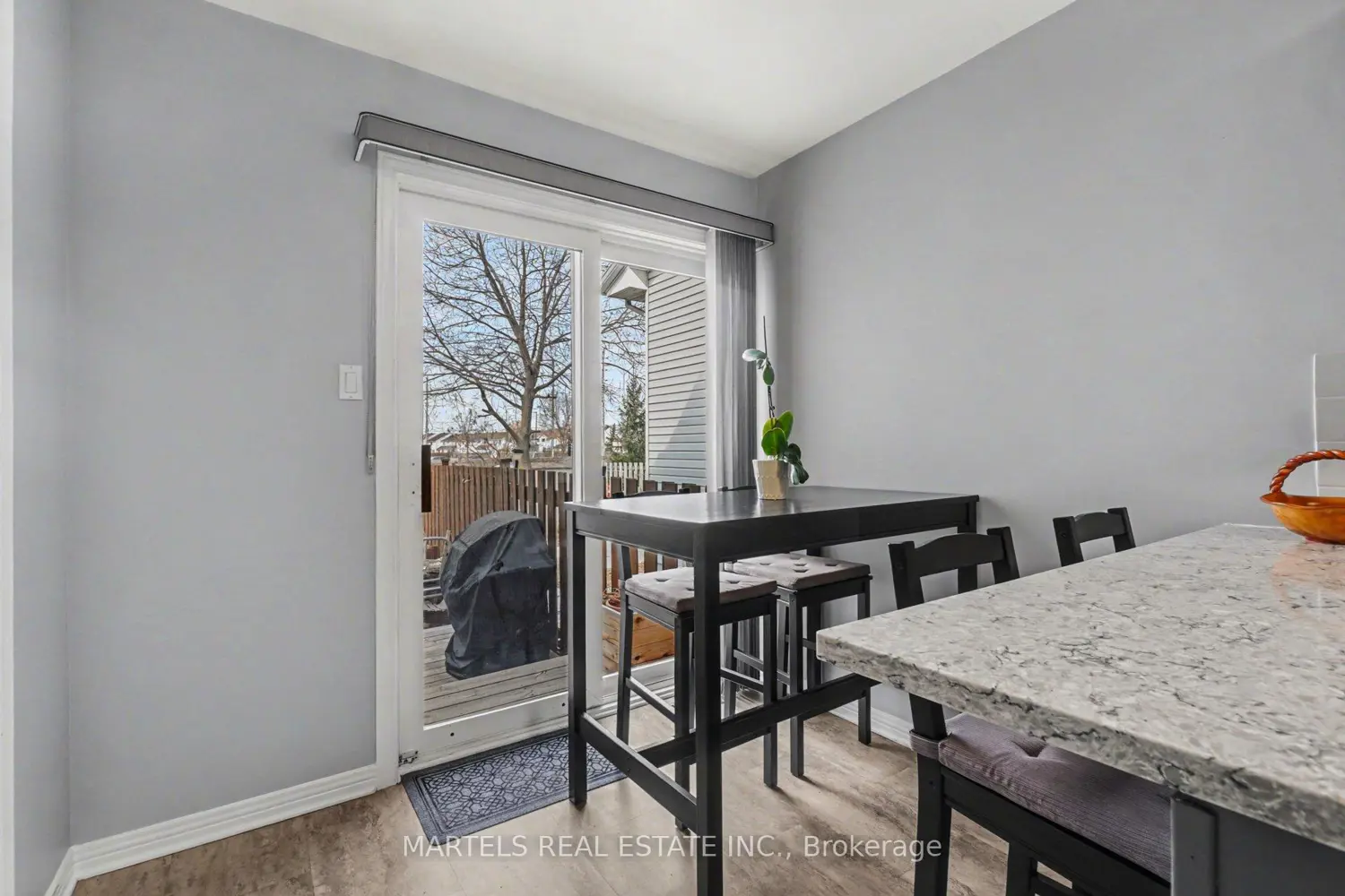 919 Markwick Crescent photo 5