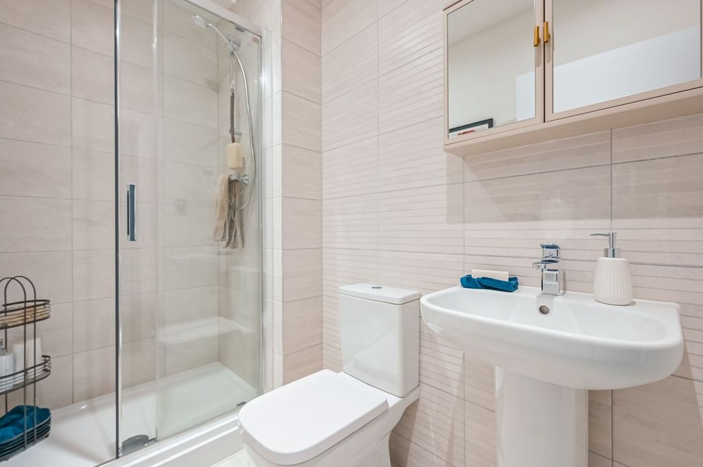 Additional image 2 of 3 bed flat for salePark Quarter, Barnet EN4