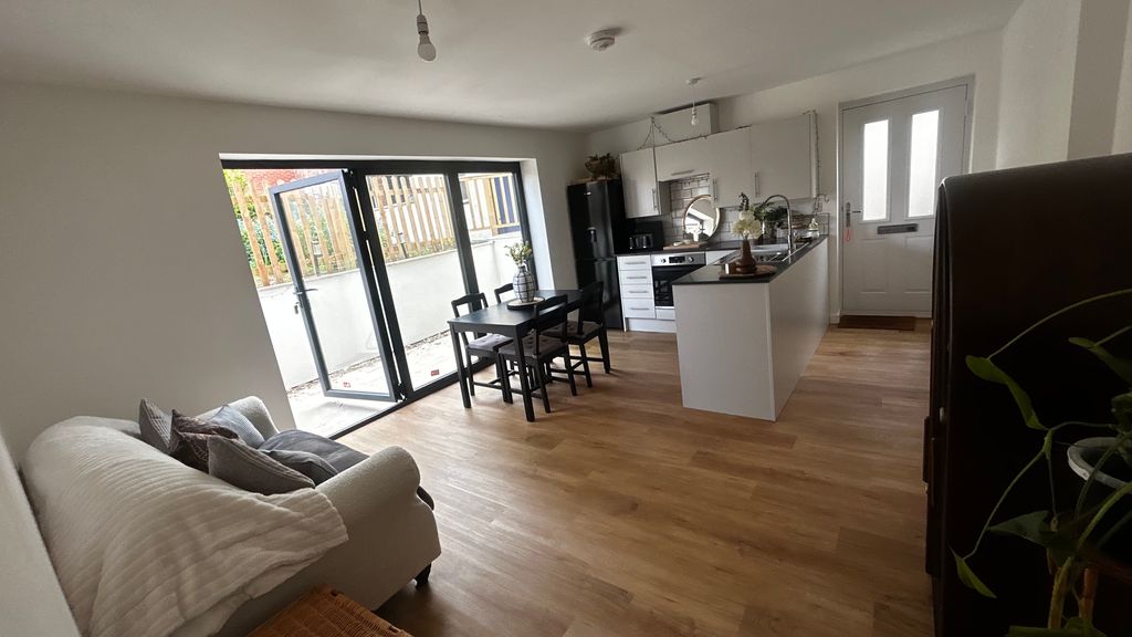 Additional image 2 of 2 bed flat to rentBelle Vue Road, Shrewsbury SY3