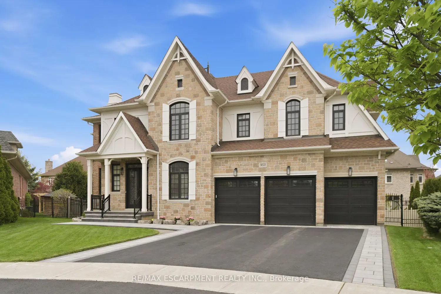 950 Fredonia Drive