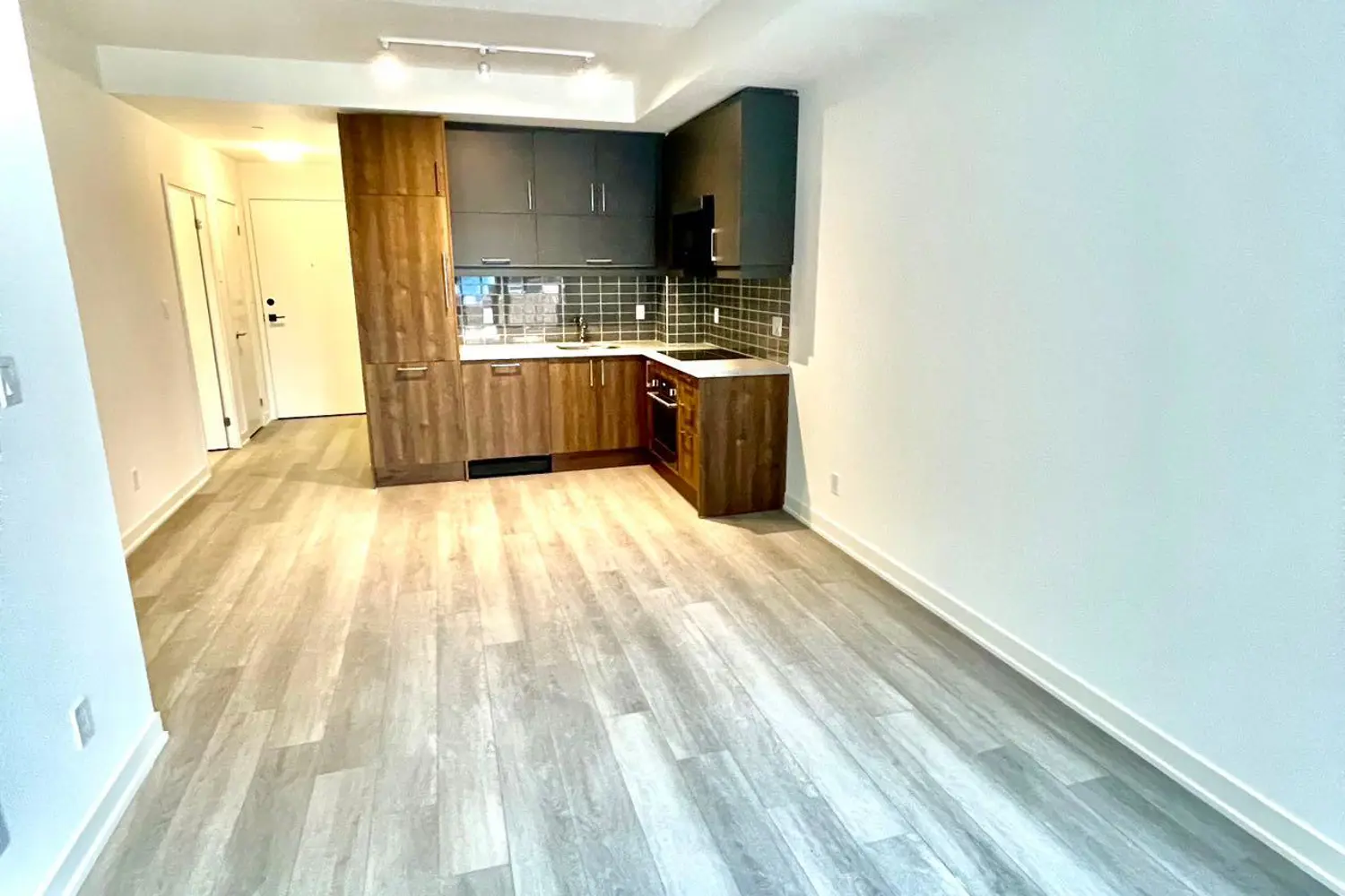 Additional image 8 of 38 Simcoe Promenade C320