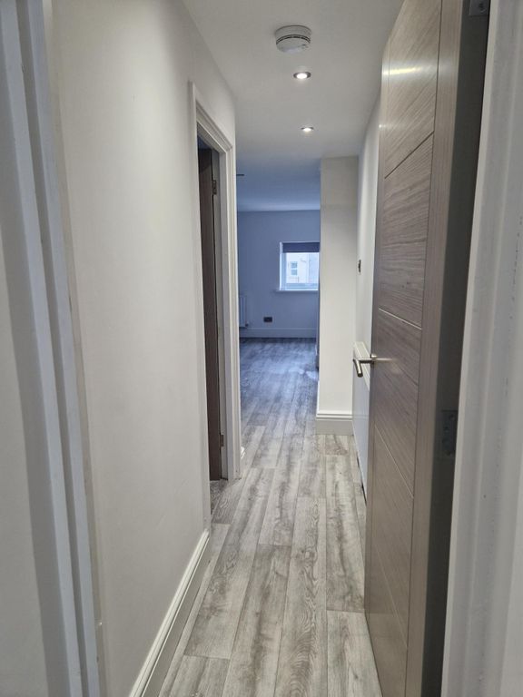 Additional image 3 of 1 bed flat to rentMary Street, Porthcawl CF36
