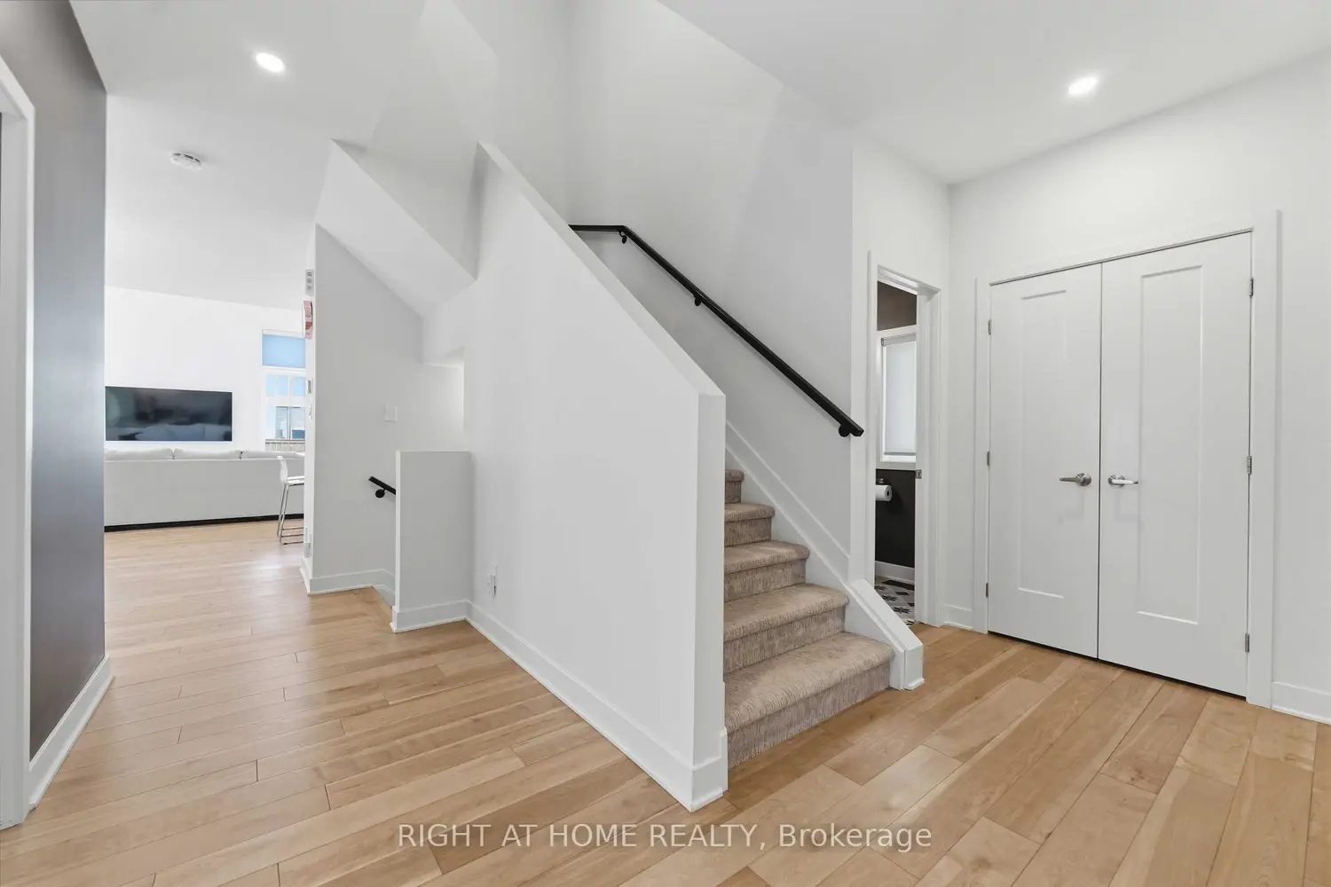 289 Mount Nebo Way photo 3