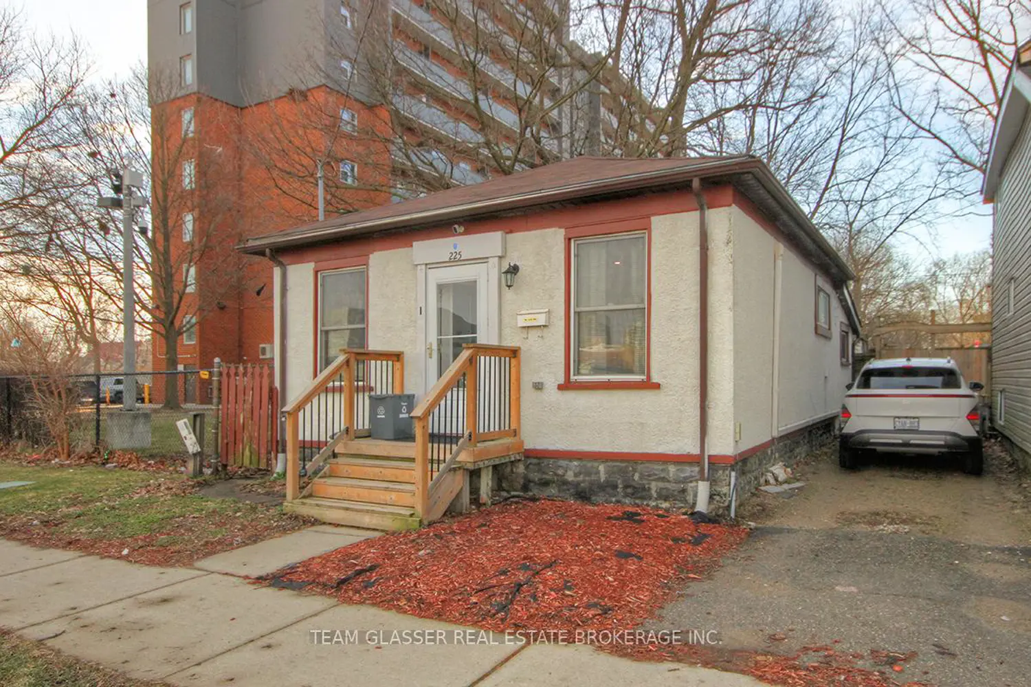 Additional image 2 of 225 Simcoe Street