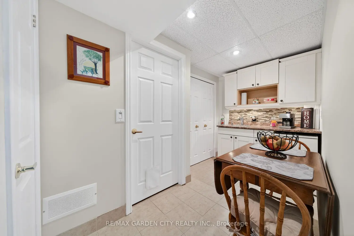 Additional image 11 of 3328 Dustan Street