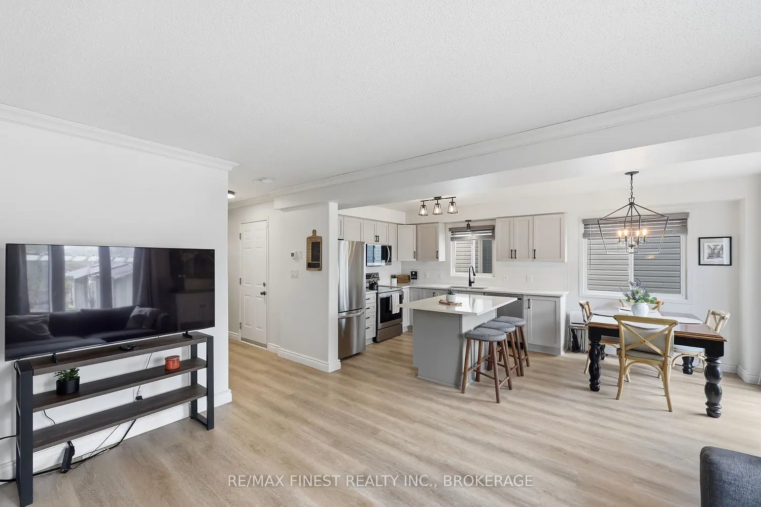 Additional image 8 of 976 Bluffwood Avenue