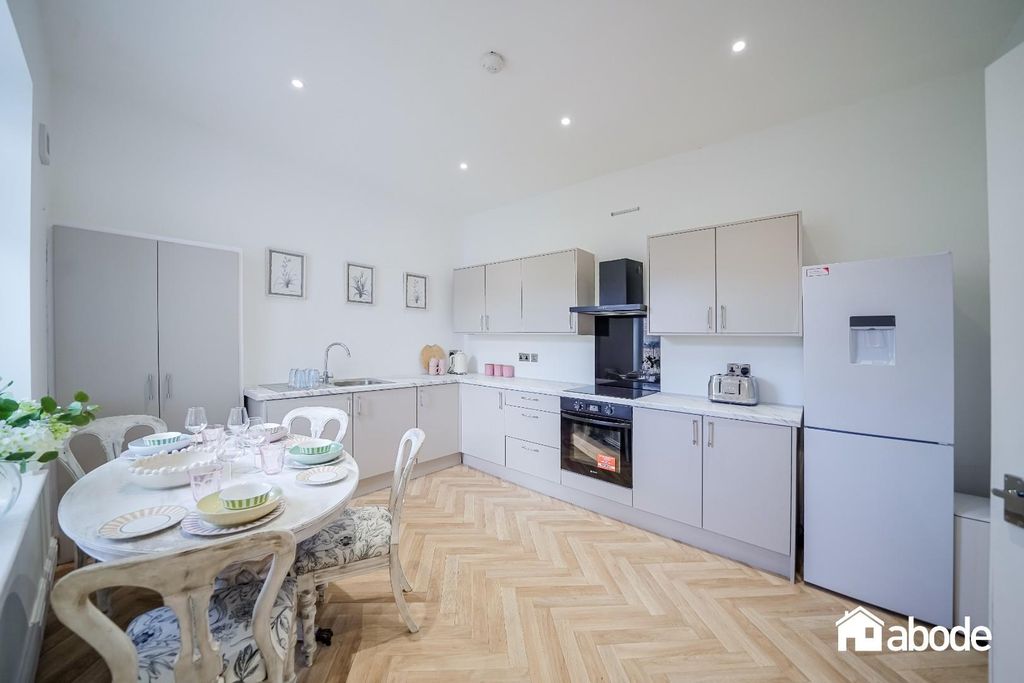 2 bed flat to rentCourtenay Road, Waterloo, Liverpool L22