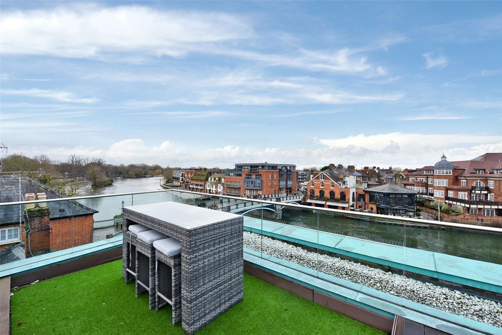 2 bed flat to rentWindsor Quay, Thameside, Windsor, Berkshire SL4