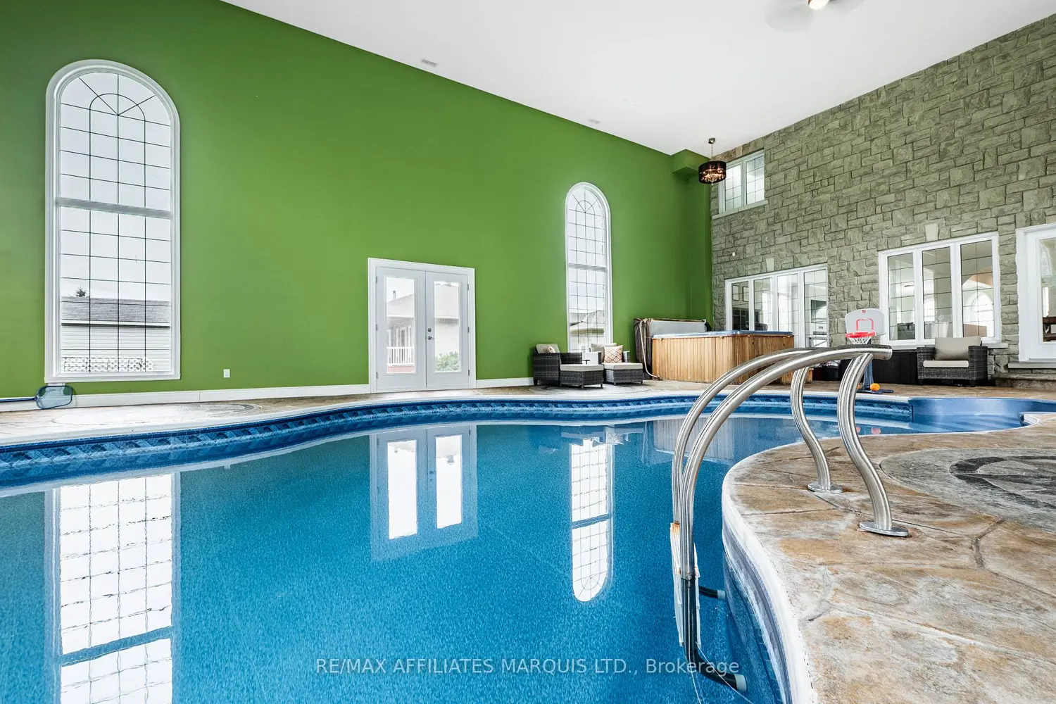 46 Chantine Drive photo 4