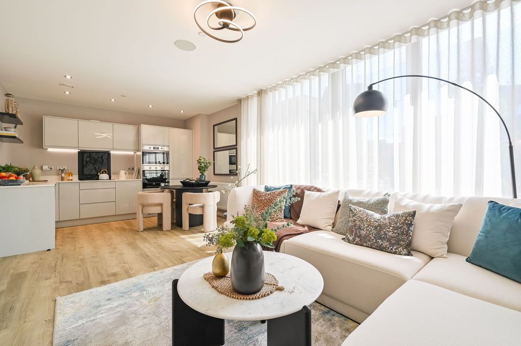 Additional image 9 of 3 bed flat for salePark Quarter, Barnet EN4
