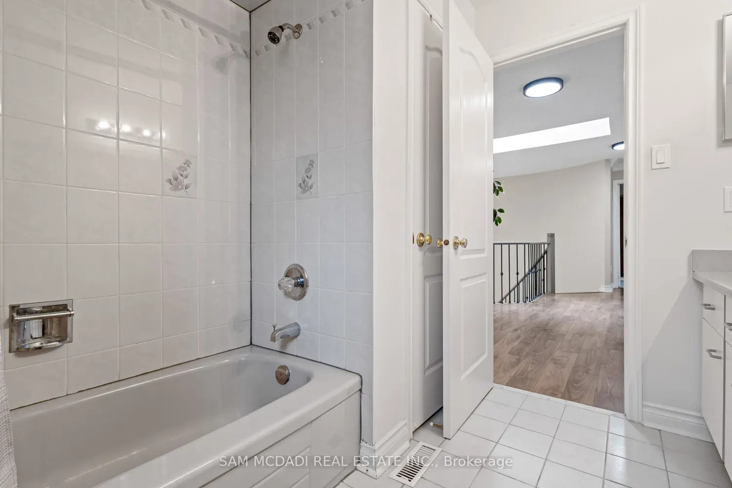 Additional image 15 of 5465 Shorecrest Crescent