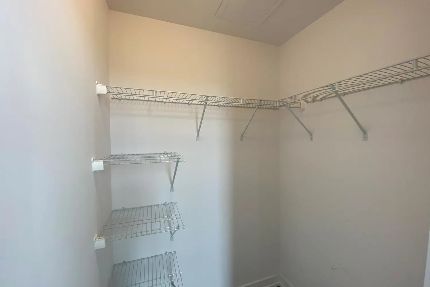 Additional image 17 of 415 Sea Ray Avenue 105